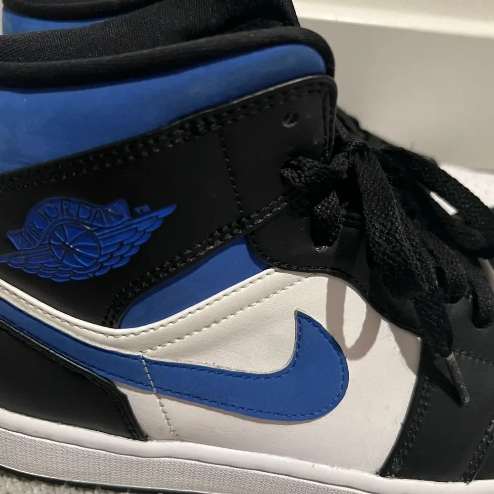2021 Air Jordan 1 MID 